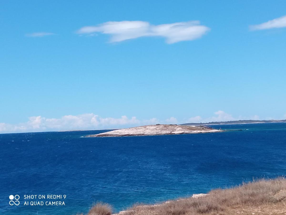 Mala Kuca Sa Velikim Grijanim Bazenom Antonio Villa Šišan Bagian luar foto