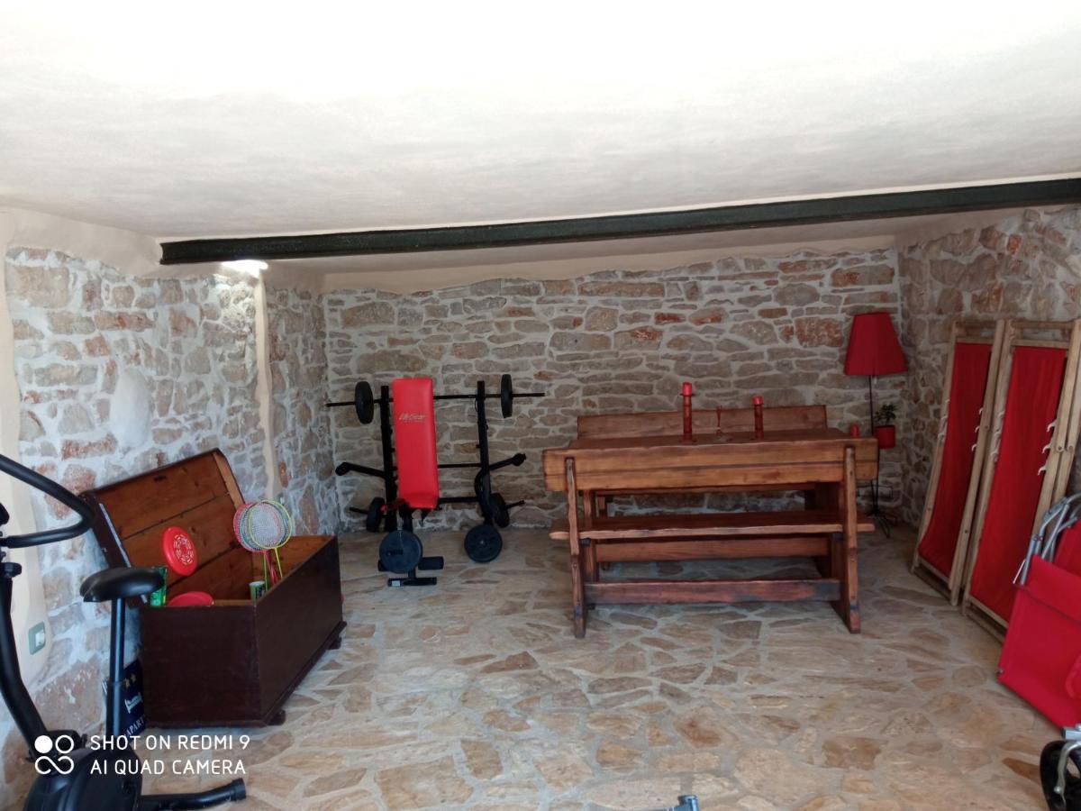 Mala Kuca Sa Velikim Grijanim Bazenom Antonio Villa Šišan Bagian luar foto