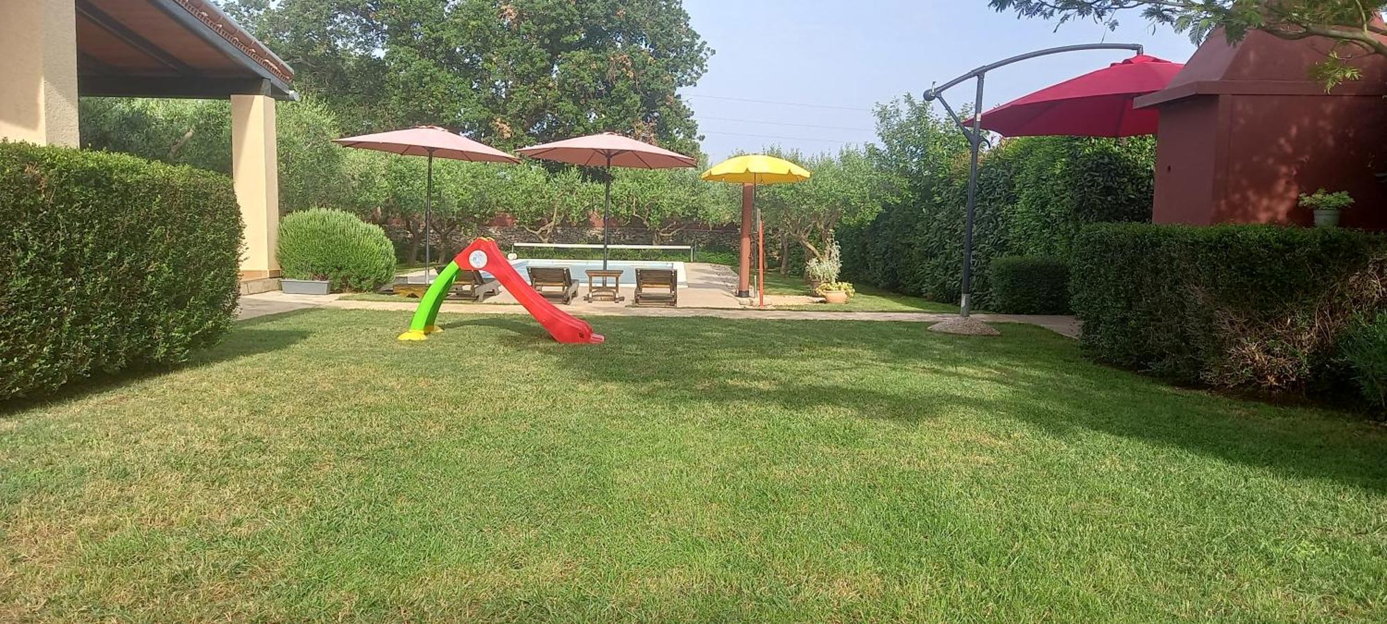 Mala Kuca Sa Velikim Grijanim Bazenom Antonio Villa Šišan Bagian luar foto