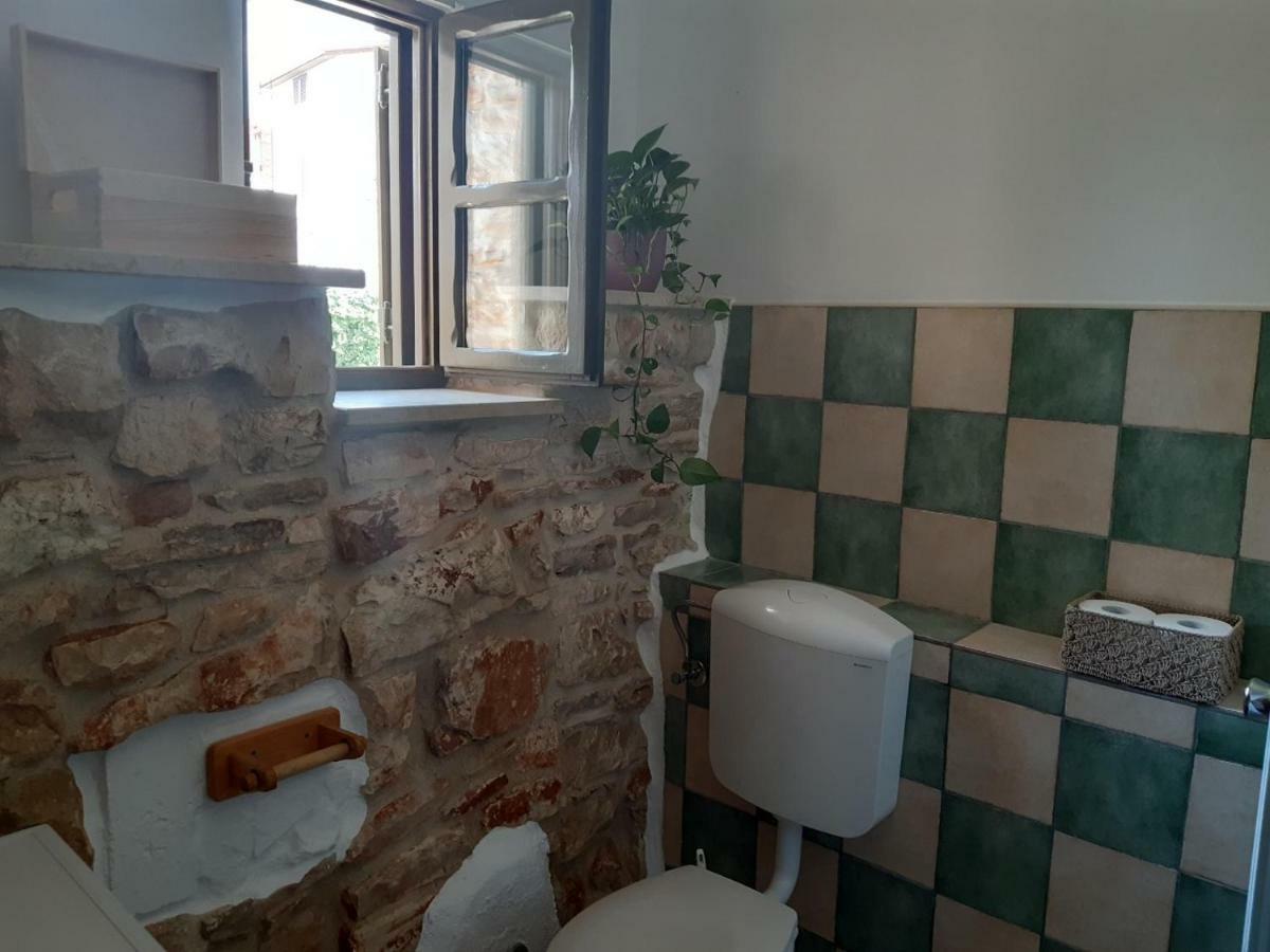 Mala Kuca Sa Velikim Grijanim Bazenom Antonio Villa Šišan Bagian luar foto